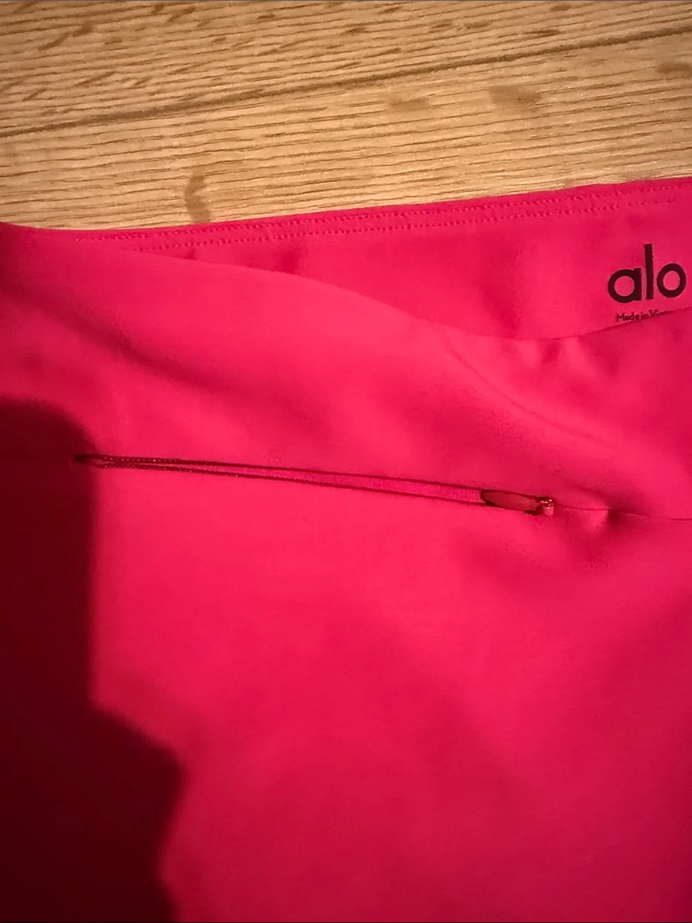 Alo Yoga Bright Pink Active Capri Leggings